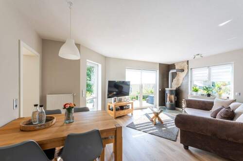 Heller Wohnbereich - das Herzstück - Neues Zuhause 2026 in Neuhäusel? Wohn-Gefühl auf 105 m² mit EBK, Terrasse, Garten, Helligkeit, modernem Charme!