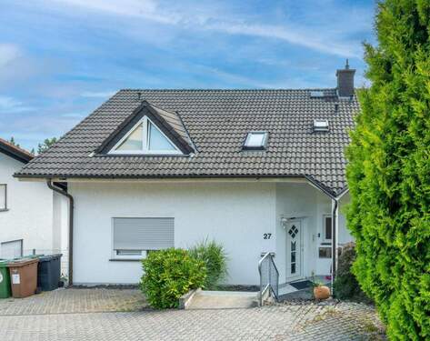 Drei-Parteien-Haus in Höhen-Lage - 4 Zimmer Etagenwohnung zum Kaufen in Neuhäusel