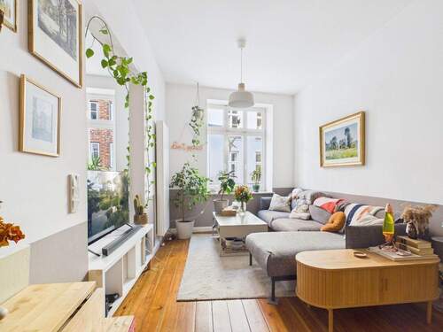 Wohnzimmer - Moderne trifft Historie: Helle 3 Zimmerwohnung mit Personenaufzug in kernsaniertem Altstadthaus barrierearm