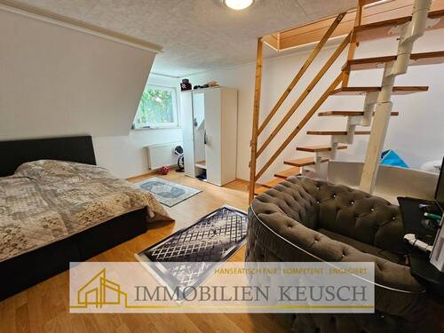 Kinderzimmer 2 im OG mit Treppe zum DG - 
