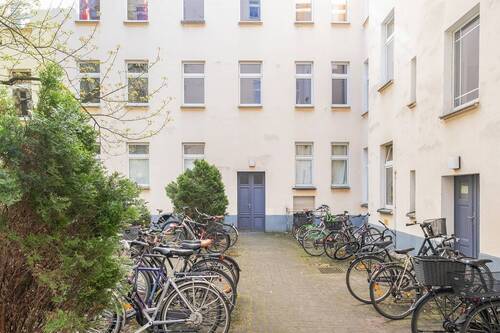 Innenhof mit Fahrradstellplätzen - 