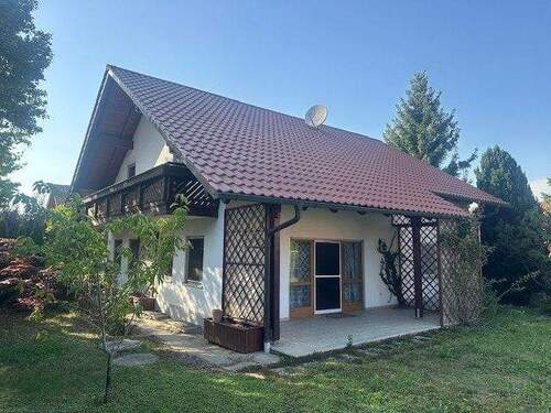 Südwestansicht - Wohlfühlen auf zwei Etagen - Familienidyll mit Garten und Garage