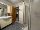 Bad mit Dusche im Erdgeschoss - 