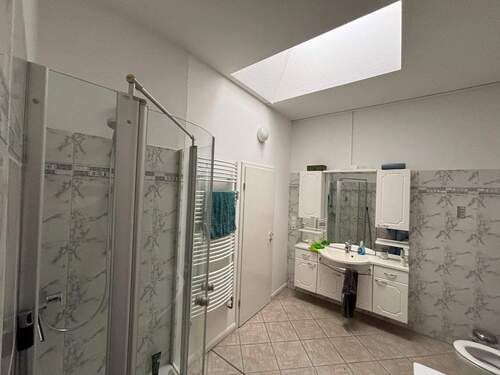 Bad mit Dusche - Büro in Berlin