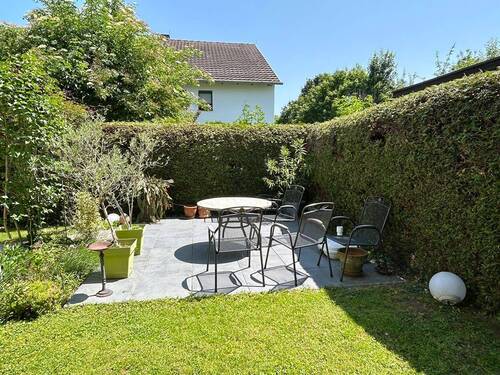 Sonnenterrasse - 8 Zimmer Mehrfamilienhaus, Wohnhaus zum Kaufen in Herrenberg