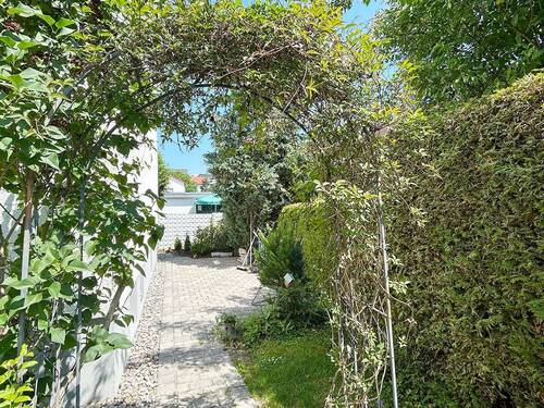 Gepflegte Außenanlage - 