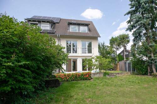 Gartenansicht - Attraktives Reihenendhaus mit lichtdurchflutetem Wohnambiente