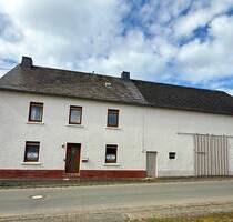 Renovierungsbedürftiges Wohnhaus mit Nebengebäuden & 4 Garagen – ideal für Handwerker - Dahnen