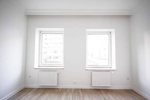 Schlaf- und Wohnzimmer (2) - Saniertes Apartment in zentraler Lage