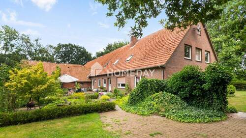 Außenansicht 2 - Ländliches Wohnidyll mit Komfort und vielen Möglichkeiten - großzügiges Zweifamilienhaus mit Charme