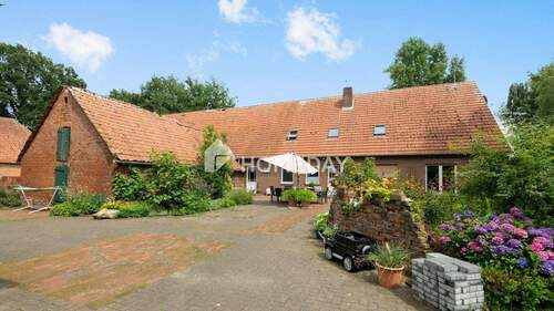 Außenansicht 1 - 9 Zimmer Mehrfamilienhaus, Wohnhaus zum Kaufen in Großenkneten