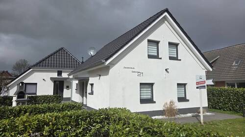 Haus Außenansicht - 9 Zimmer Mehrfamilienhaus, Wohnhaus zum Kaufen in Butjadingen / Burhave