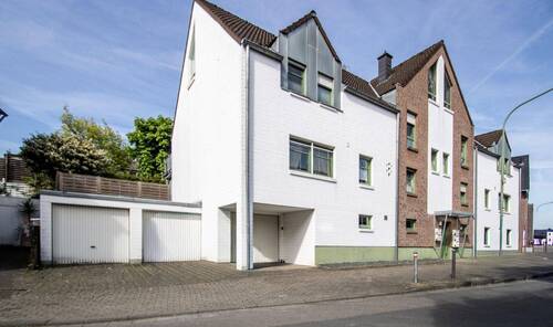Außenansicht - Ruhig wohnen, bestens angebunden - 3 Zimmer Erdgeschosswohnung mit Garten und Garage