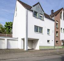 Ruhig wohnen, bestens angebunden - 3 Zimmer Erdgeschosswohnung mit Garten und Garage - Neuss Hoisten