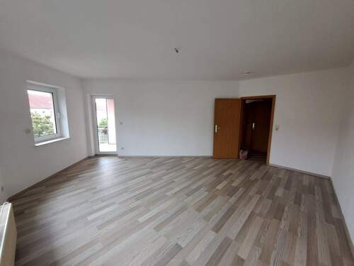 Wohnzimmer (2).jpg - Moderne 3-Zimmer-Wohnung mit Balkon in Groitzsch