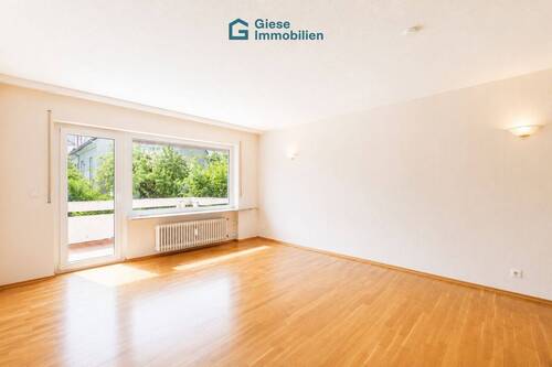 Wohnzimmer - 3 Zimmer Etagenwohnung in Stuttgart