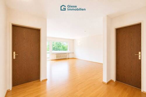 Wohnzimmer - Etagenwohnung mit 70,00 m&sup2; in Stuttgart zum Kaufen