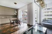 Wohn-und Essbereich offener Küche - AM TACHELES - Elegante 2-Zimmer-Wohnung in Bestlage