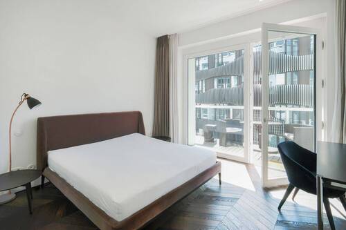 Schlafzimmer mit Zugang zur Loggia - 