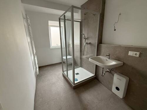 Bad - ++Erstbezug nach Sanierung++ 2-Zimmer-Wohnung mit Einbauküche