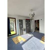 Solide 2-Zimmer-Wohnung mit Süd-Loggia und Weitblick, ab sofort FREI - Frankfurt am Main Nieder-Eschbach