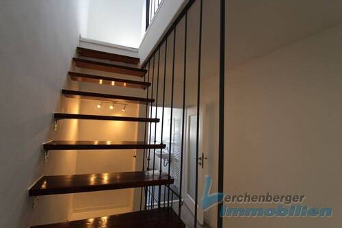 Treppe zum Obergeschoß.jpg - 