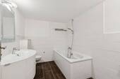 Badezimmer im Untergeschoss - 