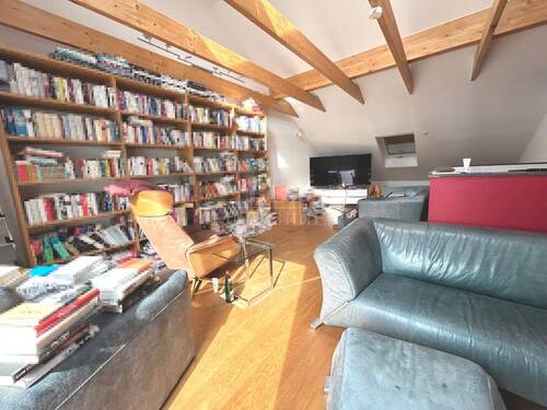 Lichtdurchflutetes Dachstudio/Wohnbereich... - 