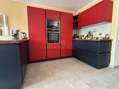 Offen gehaltene Einbauküche... - 