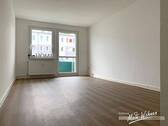 Wohnzimmer mit Balkon - 
