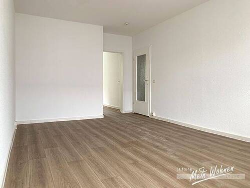 Wohnzimmer mit Balkon - 