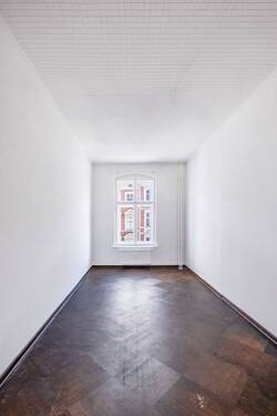 Zimmer 2 - 3 Zimmer Etagenwohnung in Berlin