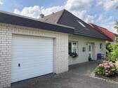 Massive Garage mit elektrischem Tor - 