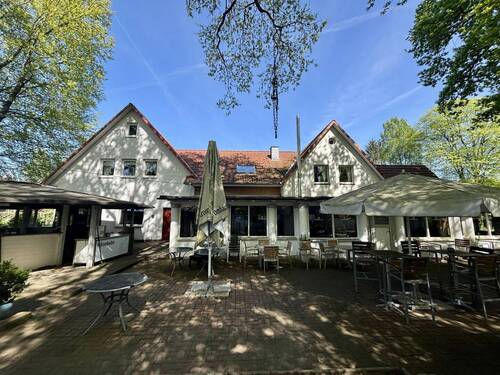 Hausansicht - 5 Zimmer Mehrfamilienhaus, Wohnhaus zum Kaufen in Wedemark