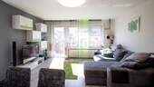 Wohnzimmer mit Balkonzugang - 3 Zimmer Etagenwohnung in Pfullingen