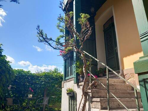 Eingang - Wohnen am Park: gepflegte 2-Zimmer Wohnung mit Keller und Abstellkammer, Hochparterre