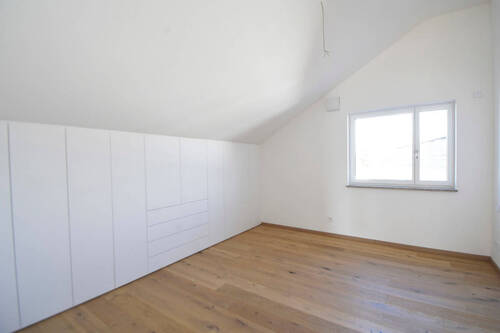 Einbauschrank im Schlafzimmer - 3 Zimmer Etagenwohnung in Landshut