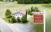 Hatz & Team Immobilien GmbH - Großzügige Gewerbeeinheit mit separater Wohnung in Neureichenau! Ideal für die Nutzung von Büro- und Seminarräumen!