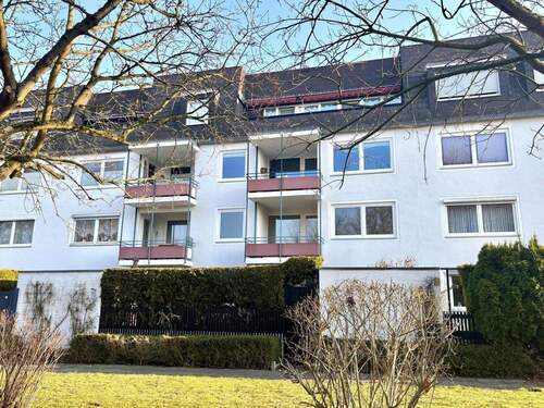 Rückansicht Gebäude - 3 Zimmer Etagenwohnung in Laatzen