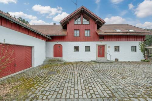 Haus Ostseite - 7 Zimmer Einfamilienhaus zum Kaufen in Perlesreut / Bibereck