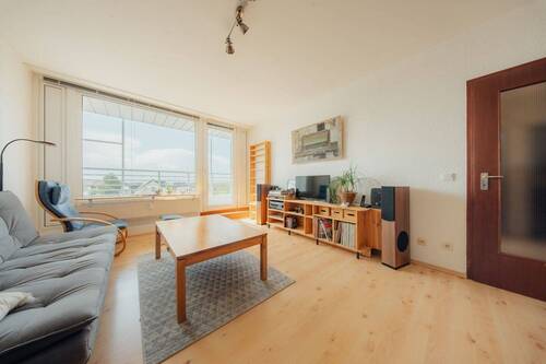 Wohnzimmer - Etagenwohnung mit 74,00 m&sup2; in Leverkusen zum Kaufen