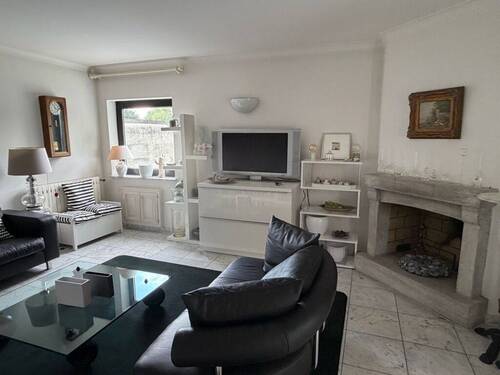 Kaminzimmer mit offenem Kamin - 