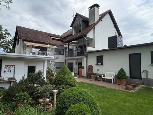 Hausansicht vom Garten - 1 Zimmer Mehrfamilienhaus, Wohnhaus zum Kaufen in Groß-Gerau