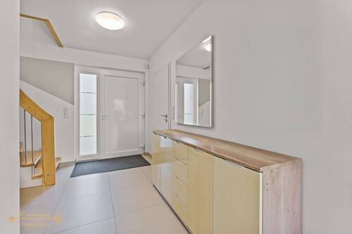 Flur / Eingangsbereich - 