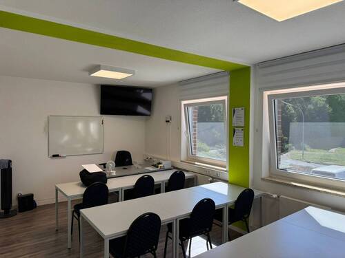 IMG_0973.JPEG - 'SANIERTES 1- ZIMMERBÜRO IM AIRPARK GIEBELSTADT MIT E- LADESTATIONEN'