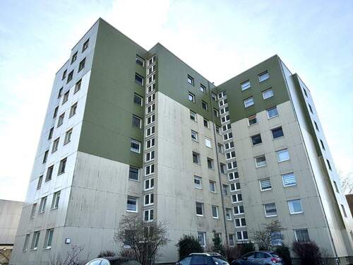 Vorderansicht Gebäude - 2 Zimmer Etagenwohnung in Laatzen