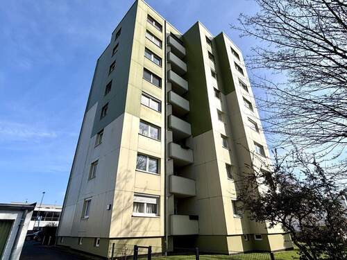 Seitansicht Gebäude - Etagenwohnung mit 59,50 m&sup2; in Laatzen zum Kaufen