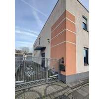 Modernes Einfamilienhaus mit Top- Ausstattung, Garten und Garagen - Oberhausen Osterfeld-West