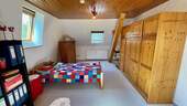 Zimmer im Dachgeschoss - 