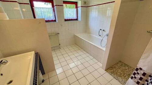 Einliegerwohnung - Vollbad - 